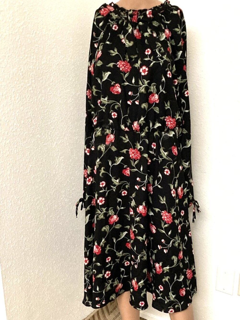 Unique Vintage Women's Black Dress NWOT New With matching belt.